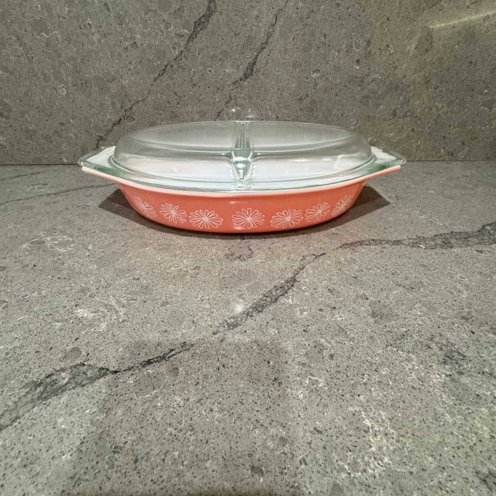 Pyrex Pink Daisy Split Casserole Dish With Lid - Picture 3 of 6